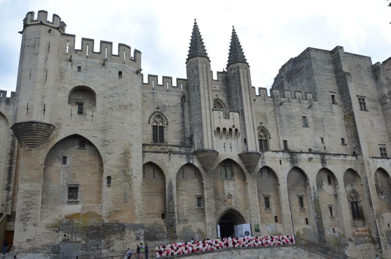 Апартаменты Face Au Palais Des Papes Авиньон Экстерьер фото